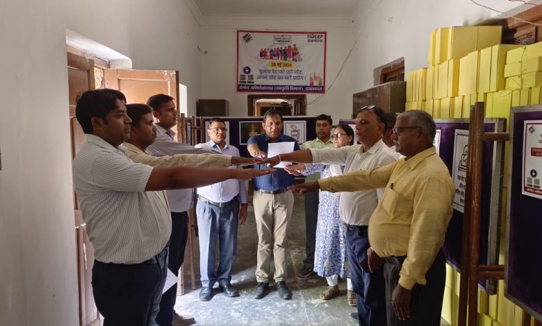 Prayagraj News :मतदाता जागरूकता अभियान के अंतर्गत मतदाता जागरूकता विषयक चित्र प्रदर्शनी का आयोजन