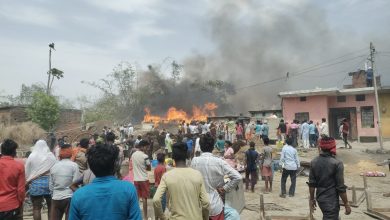 Bihar News Massive fire in Thakraha: 2 missing, 4 dead