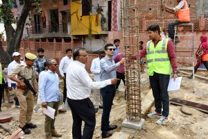 Prayagraj News :महाकुंभ 2025 के दृष्टिगत कराए जा रहे विभिन्न कार्यों का स्थलीय निरीक्षण मण्डलायुक्त श्री विजय विश्वास पंत ने सभी संबंधित अधिकारियों की उपस्थिति में किया