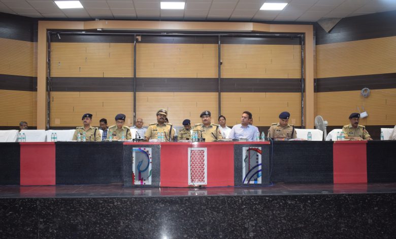 Prayagraj News: A meeting was held under the chairmanship of Police Commissioner and District Magistrate regarding the safe completion of the festivals of Chaitra Navratri, Ram Navami and Eid-ul-Fitr.