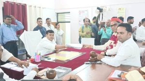 Pratapgarh News Nomination papers were filed by 03 candidates on the third day of nomination

 