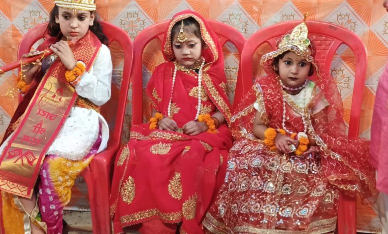 Agra News: On the sixth day of Bhagwat Katha, the story of Krishna Rukmani marriage took place