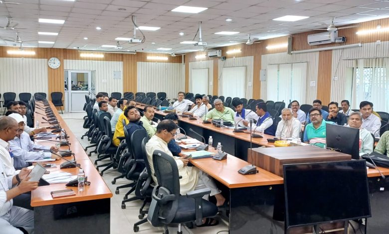 Bihar news A meeting was held with the candidates by the District Election Officer and observers