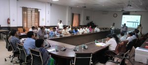 Prayagraj News :मा0 सामान्य प्रेक्षक 51-फूलपुर संसदीय निर्वाचन क्षेत्र, जिला निर्वाचन अधिकारी व राजनीतिक दलों के प्रतिनिधिगणों की उपस्थिति में ईवीएम मशीनों का द्वितीय रैण्डमाइजेशन सम्पन्न