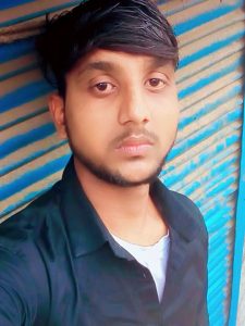 Ambedkar Nagar News: Bike rider died suddenly after being hit by a four wheeler, family members are inconsolable