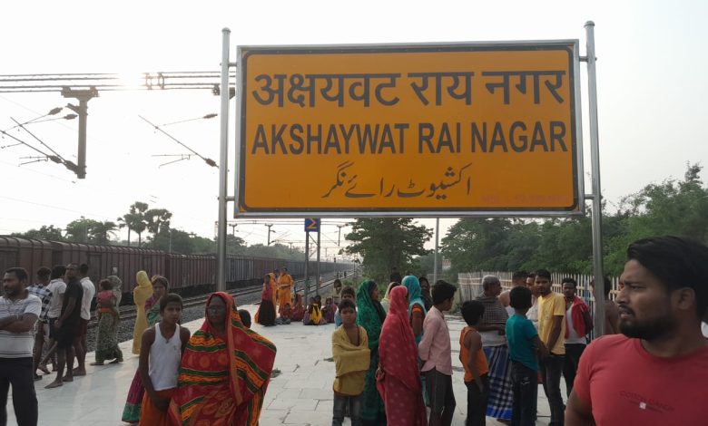 Bihar News-सोनपुर बछवाड़ा रेल खंड के अछैवट राय (बिदुपुर स्टेशन) पर आज सुबह एक व्यक्ति का एक नंबर प्लेफार्म के पूर्वी छोर पर शव टंगा हूआ था
