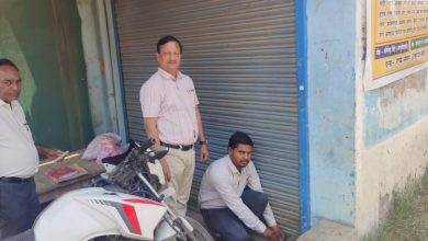 Prayagraj News: Due to doctor's negligence and wrong treatment, Lakshmi Hospital sealed by Ramnagar administration.