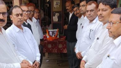 Bihar News- District Lawyers Association Vice President Advocate Rajkumar organized a tribute meeting today on the untimely demise of former Deputy Chief Minister Sushil Kumar Modi.