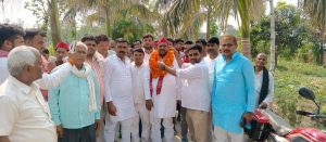 Ambedkar Nagar News went from village to village and did public relations with voters. Candidate SP Laxmikant alias Pappu Nishad.