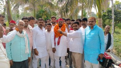 Ambedkar Nagar News went from village to village and did public relations with voters. Candidate SP Laxmikant alias Pappu Nishad.