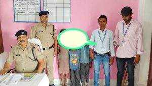 Bihar news RPF recovered four children roaming from Bagaha railway station, one child was handed over to parents.