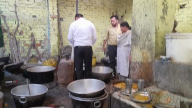 Bihar News-On the instructions of Hajipur SDM Shri Rambabu Baitha, a raid was conducted today in Bidupur against the commercial use of domestic gas cylinders.