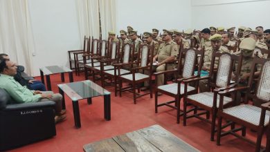 Prayagraj News: A meeting was held with all the police station incharges under the chairmanship of Secretary, District Legal Services Authority for the success of the Special Lok Adalat and National Lok Adalat to be organized by the Hon'ble Supreme Court  
