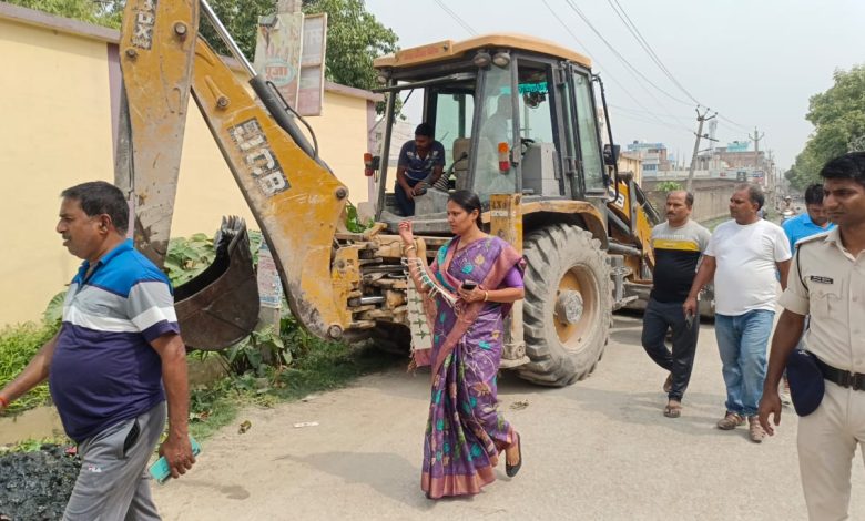 Bihar news Immediately remove the raw drain and end the waterlogging on the road of Asha Nagar: Garima