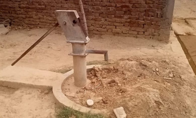 Agra News: Government hand pump not repaired despite several complaints in the last one year