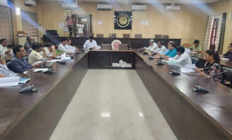 Prayagraj News: Instructions given to take effective action against people over speeding, not wearing helmet and seat belt
