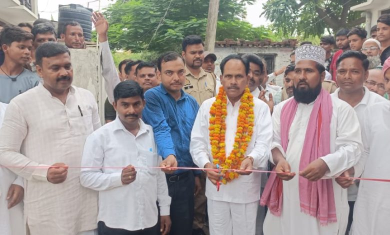 अम्बेडकर नगर न्यूज विधायक ने किया तालाब पर चहरदीवारी का उद्घाटन