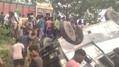 Bihar News- NH 322 bus overturned near Babhni Math on the main road of Hajipur Jandaha, seven injured.
