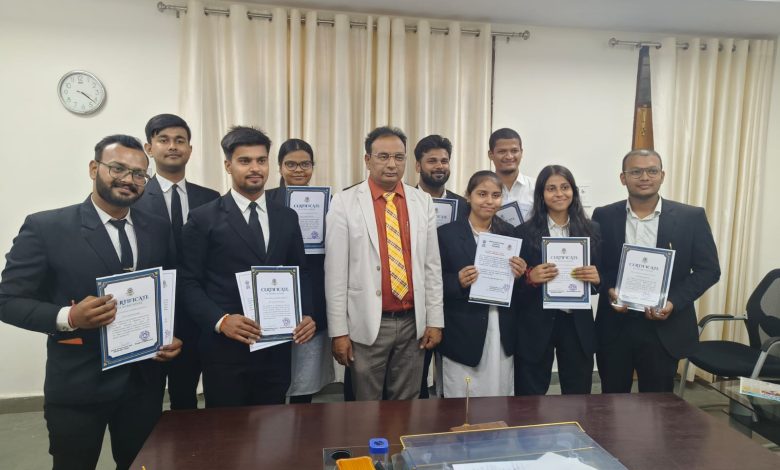 Prayagraj News: Moot court competition was organized by the students under the summer internship program under the direction of the Secretary, District Legal Services Authority.
