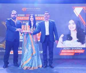 Bihar News-People expressed joy on being honored with the Best Entrepreneur Award.
