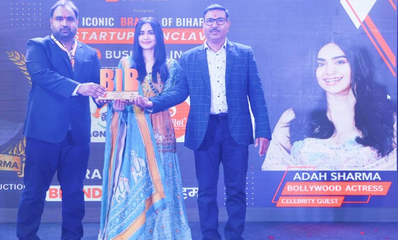 Bihar News-People expressed joy on being honored with the Best Entrepreneur Award.