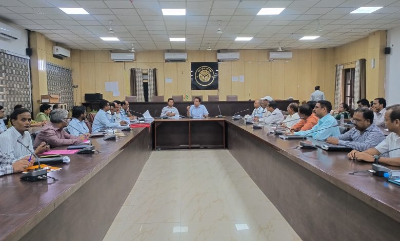Prayagraj News: On the occasion of Yoga Day, the main program was organized in Bharat Scout and Guide College.