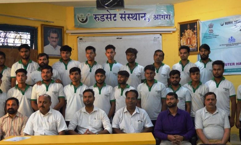 Agra News: Closing ceremony of computer hardware and networking training program