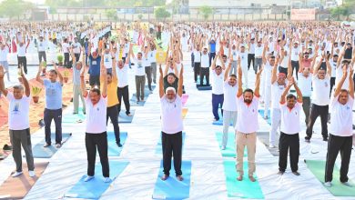 Agra News: On the occasion of 10th 'International Yoga Day', 'Group Yoga Practice' was completed at Eklavya Stadium.