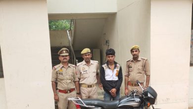Agra News: Police arrested the thief along with the stolen motorcycle.