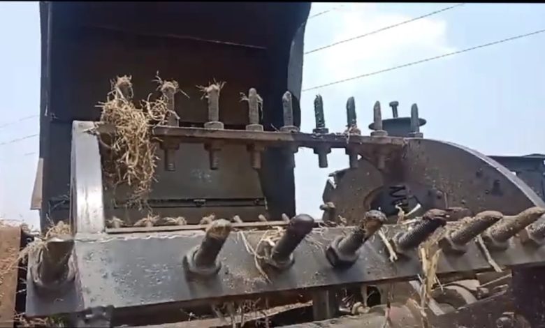 Agra News: फसल की मड़ाई करते किसान की थ्रेसर में कटने से हुई मौत