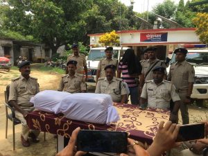 Bihar news नेपाल से बाइक पर लेकर आ रहे 21 किलो गाँजा के साथ तस्कर गिरफ्तार