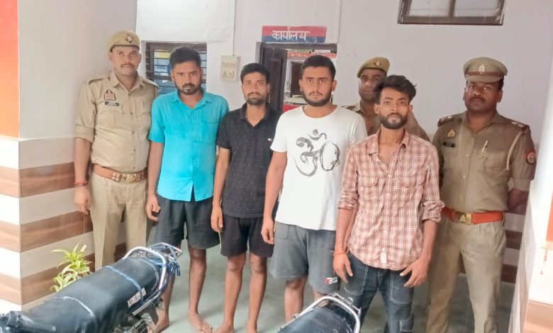 The person who carried out the fatal attack on Ambedkar Nagar News journalist was arrested by the police. Four accused involved in the attack were arrested and sent to jail.