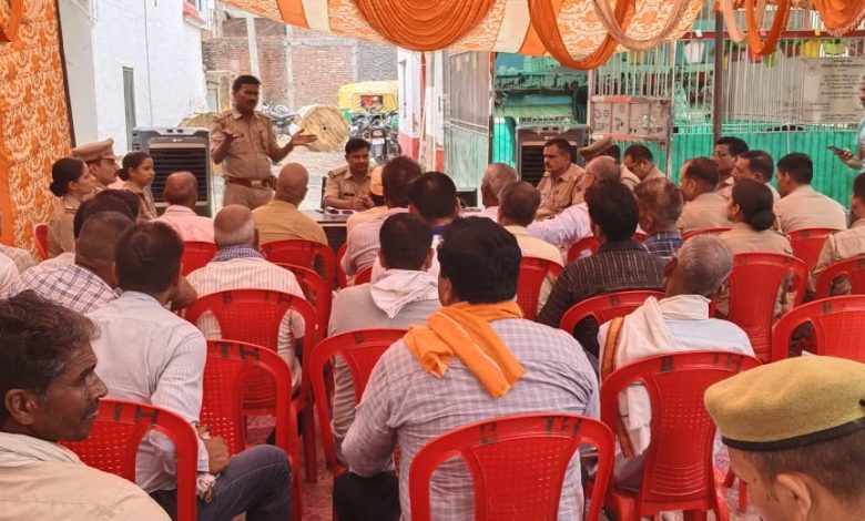 Agra News: Police made the elite aware of the new laws  