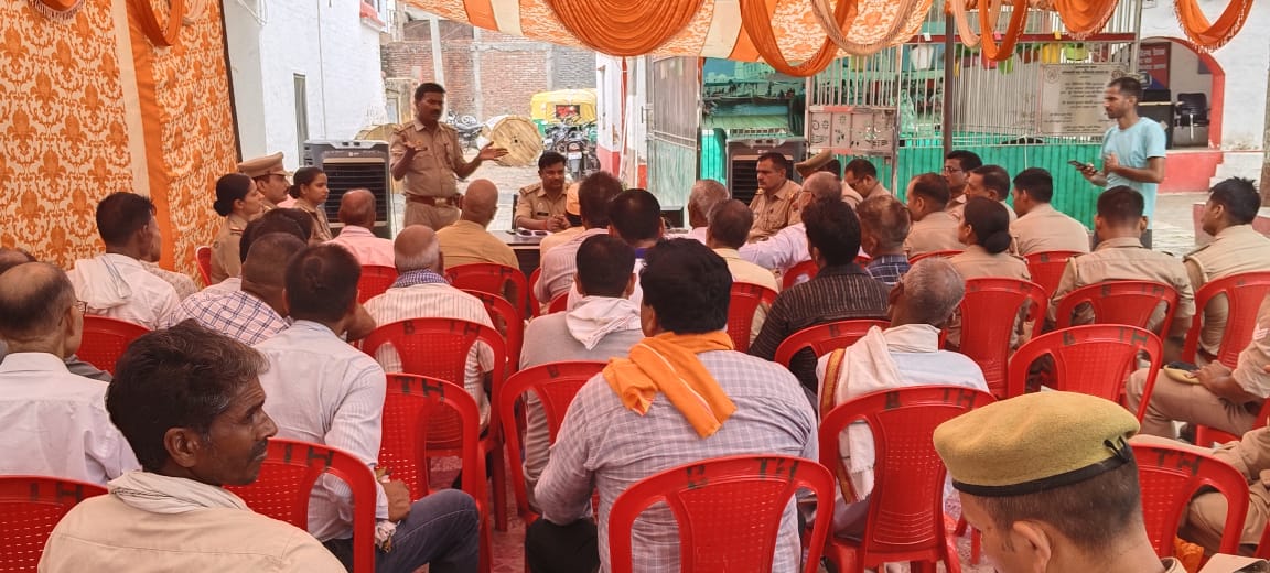 Agra News: Police made the elite aware of the new laws  