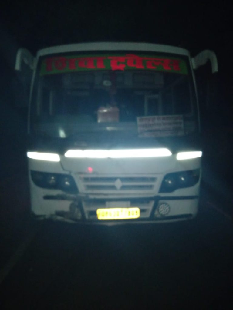 Ambedkar Nagar News: Uncontrolled bus hits a house at dusk