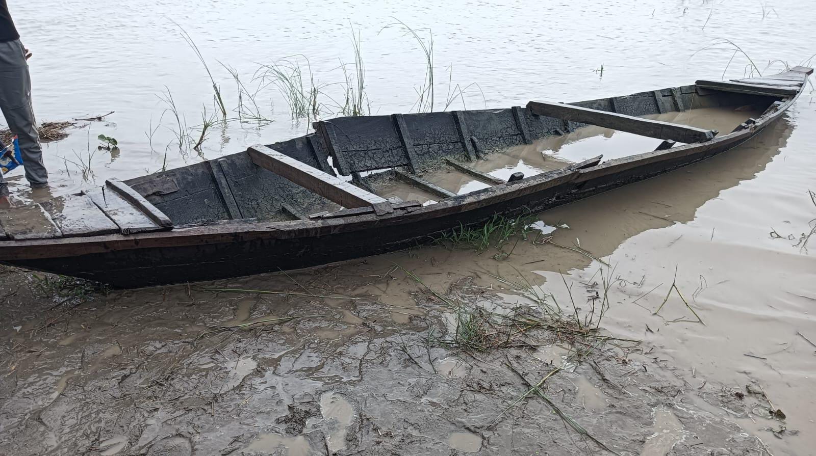 Bihar news 6 people drowned, one missing after boat capsized in Gandak river