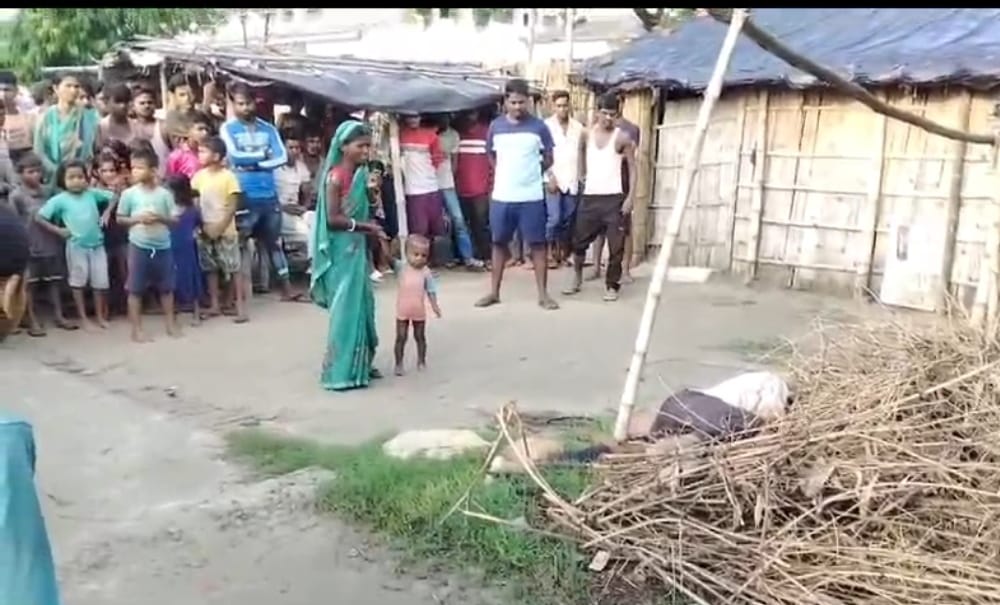 Bihar news दस दिन पूर्व जेल से निकलते ही युवक की गला रेत कर हत्या, क्षेत्र में सनसनी का माहौल, जाँच में जुटी पुलिस