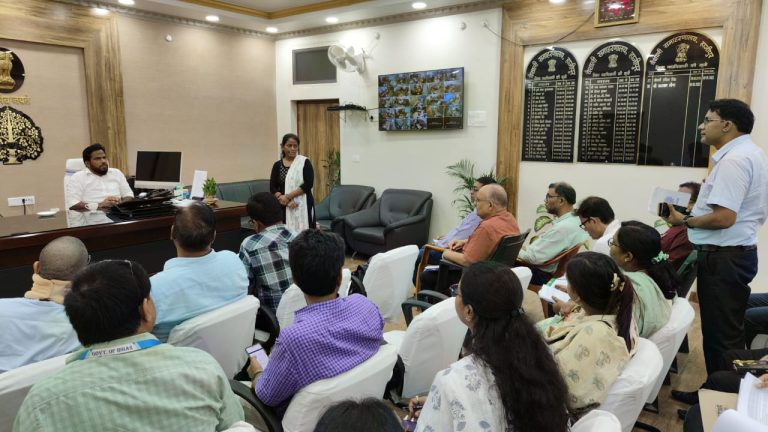 Bihar News- Achieve 100% target under Sampoornata Abhiyan: DM