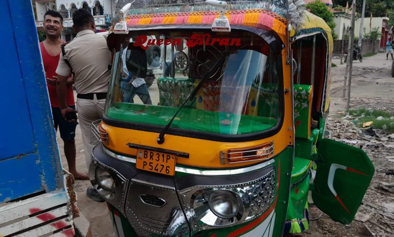 Bihar News-Baranti police station arrested a tempo full of liquor on Hajipur Jandaha main road NH 322.