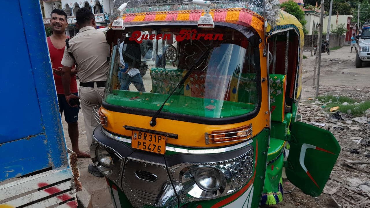 Bihar News-Baranti police station arrested a tempo full of liquor on Hajipur Jandaha main road NH 322.