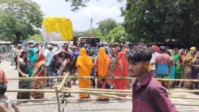 Bihar news बगहा में दंडक नदी का कटाव जारी, ग्रामीणों में भारी आक्रोश