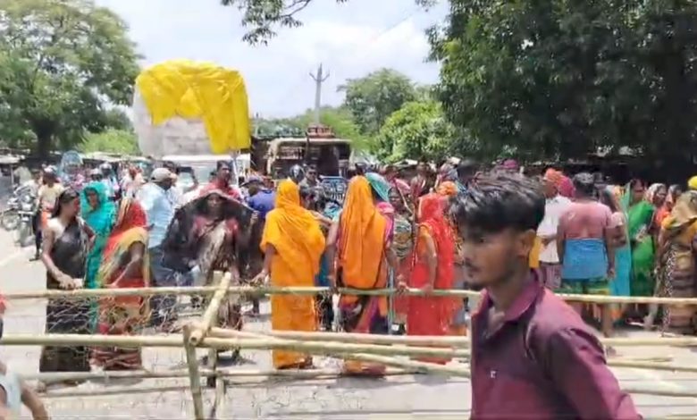 Bihar news बगहा में दंडक नदी का कटाव जारी, ग्रामीणों में भारी आक्रोश