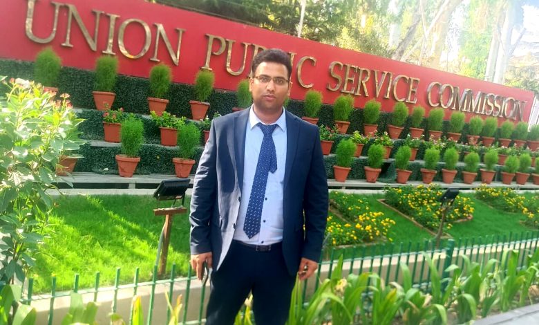 Ambedkar Nagar News: Ramkesh Singh brought glory to the region by passing the UPSC exam  