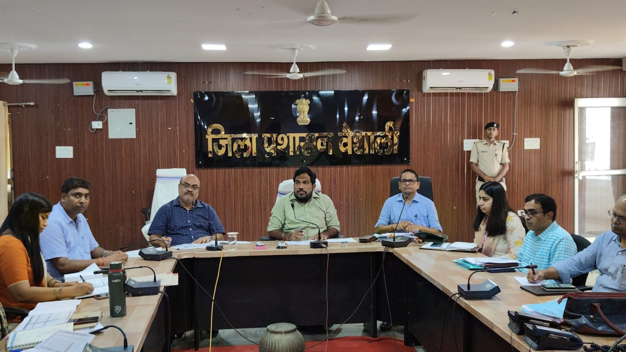Bihar News-No officer should leave the headquarters without permission: DM