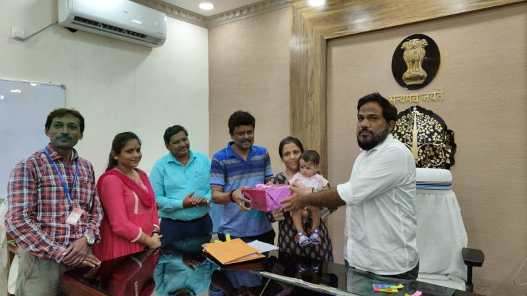 Bihar News- District Officer Vaishali gave the girl child living in the Special Adoption Institute for adoption