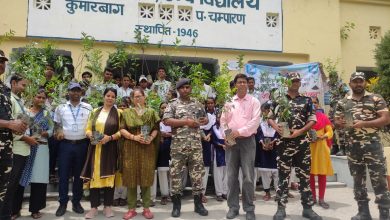 Bihar news Plant trees by planting trees in high school Kumarbagh- Message given to save trees, make this world beautiful