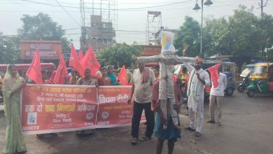 Bihar News-आज शहर के अक्षयवट राय स्टेडियम अंतर्गत कला मंच पर जिले के कई प्रखंडो से विधवा महिलाये एकत्रित हुई 