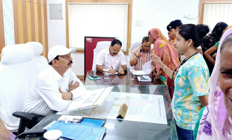 Bihar news जनता दरबार कार्यक्रम में शामिल हुए जिलाधिकारी