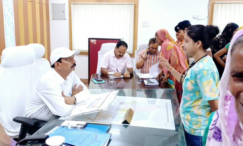 Bihar news जनता दरबार कार्यक्रम में शामिल हुए जिलाधिकारी