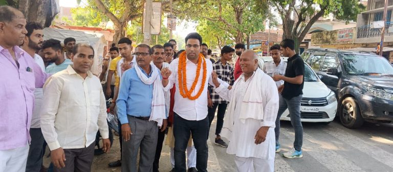 Ambedkar Nagar News Rakesh Singh reached the village on becoming the Assistant Commissioner, people started coming to his house to congratulate him